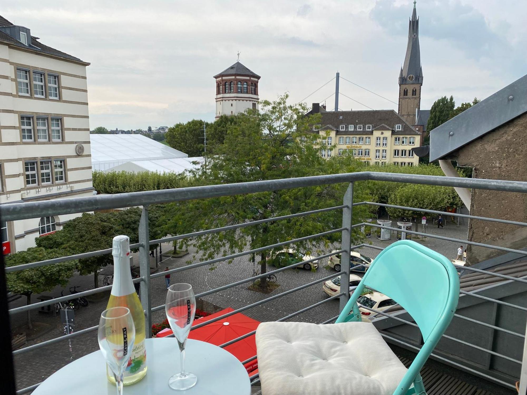 Avi City Burgplatz Apartments Dusseldorf Bagian luar foto